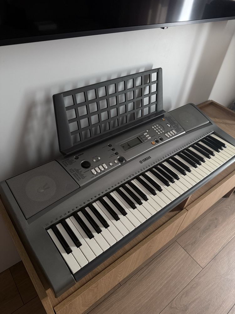 Синтезатор Yamaha PSR R-300