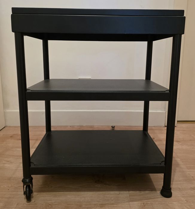 Mesa lateral IKEA KORNSJÖ – Preto, com rodas e 3 prateleiras
