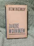 Za rzekę w cień drzew - Hemingway