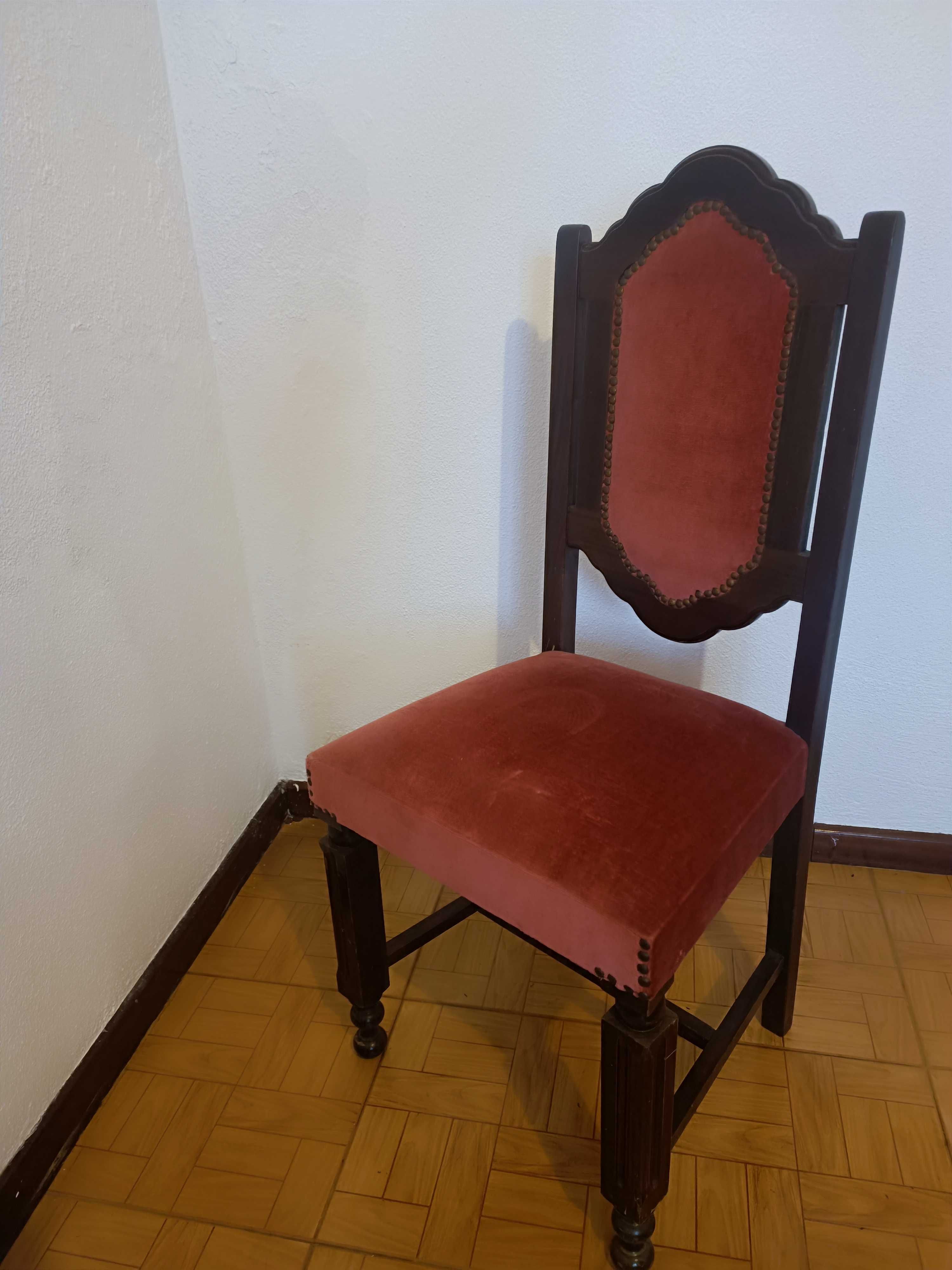 Mobília em Madeira antiga