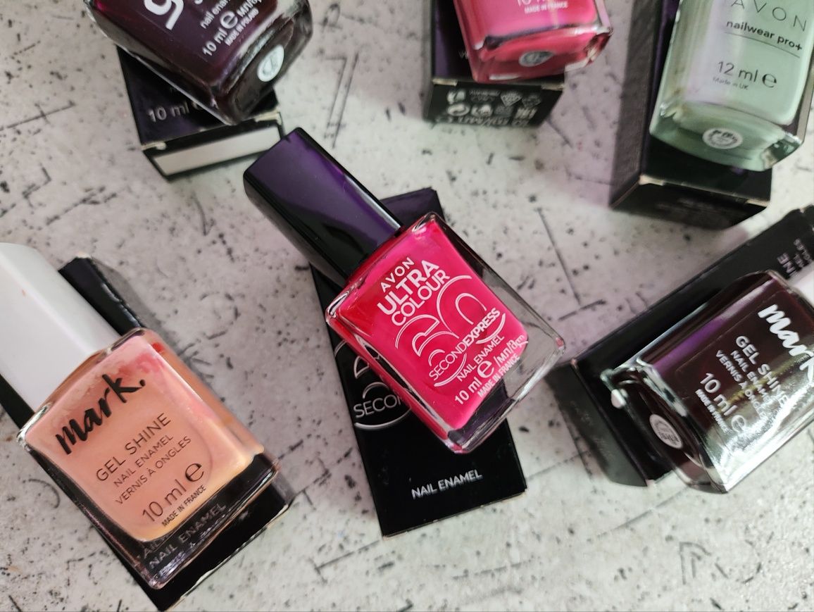 Nowe lakiery do paznokci zestaw Avon całość