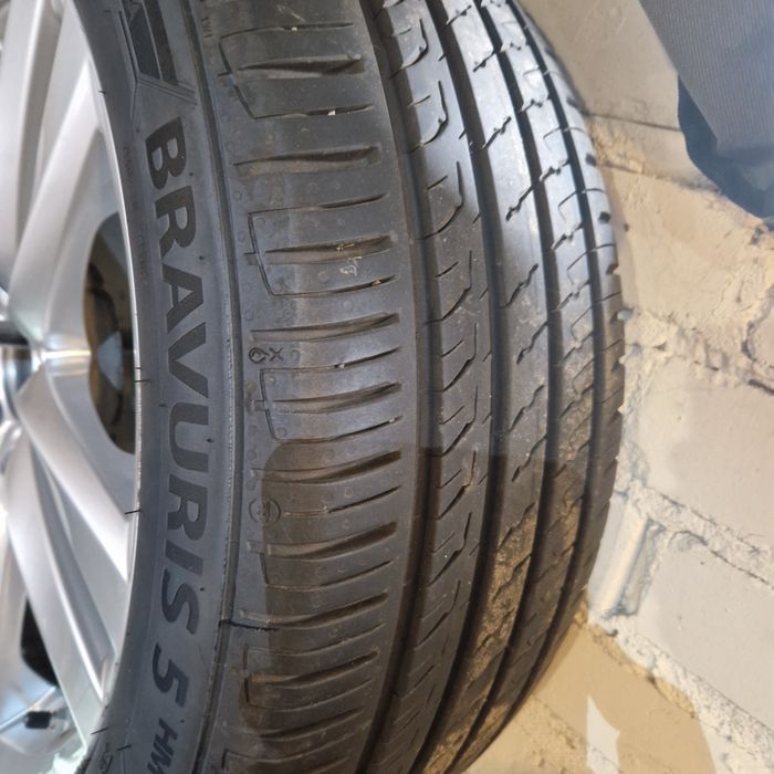 Felgi Volkswagen audi z oponami. Letnie 235/45/18