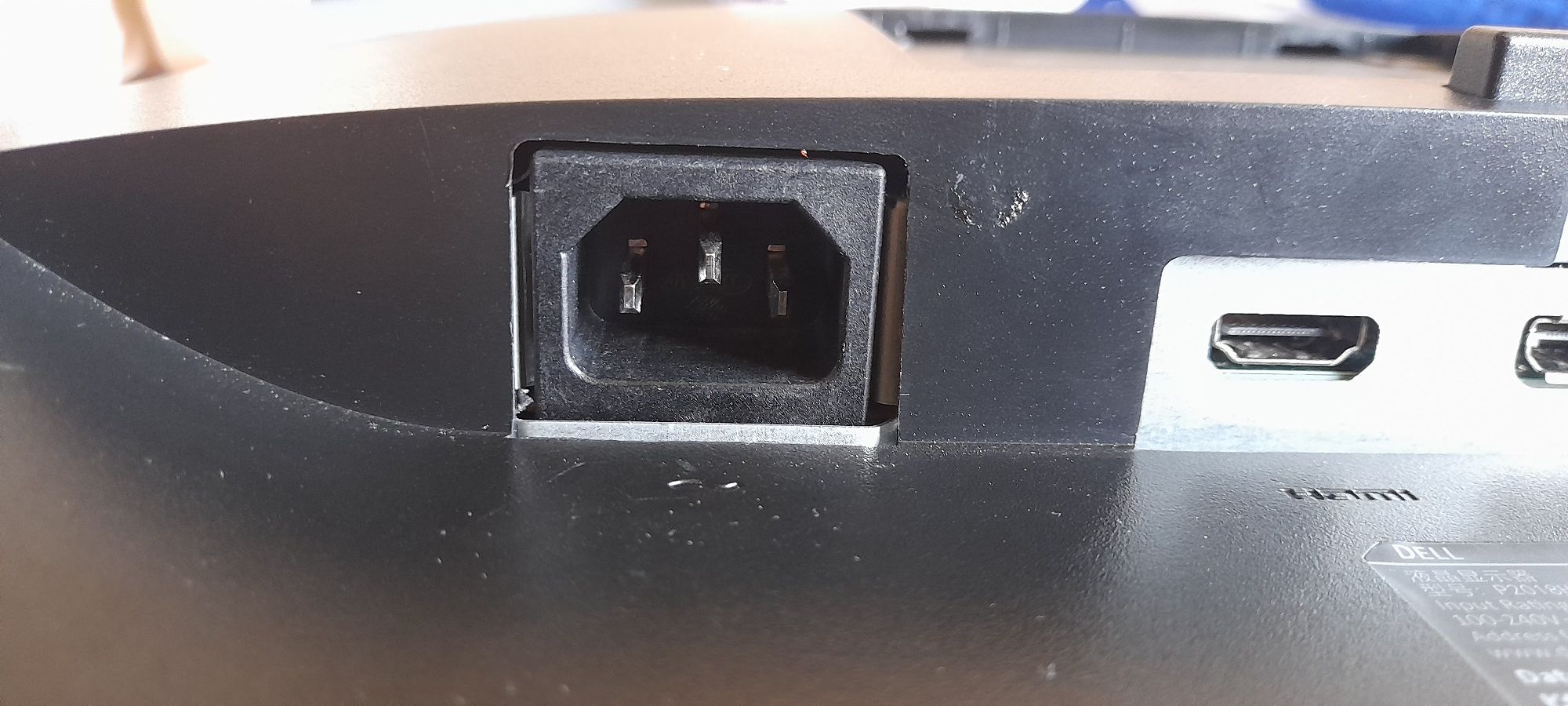 Monitor Dell P2018h