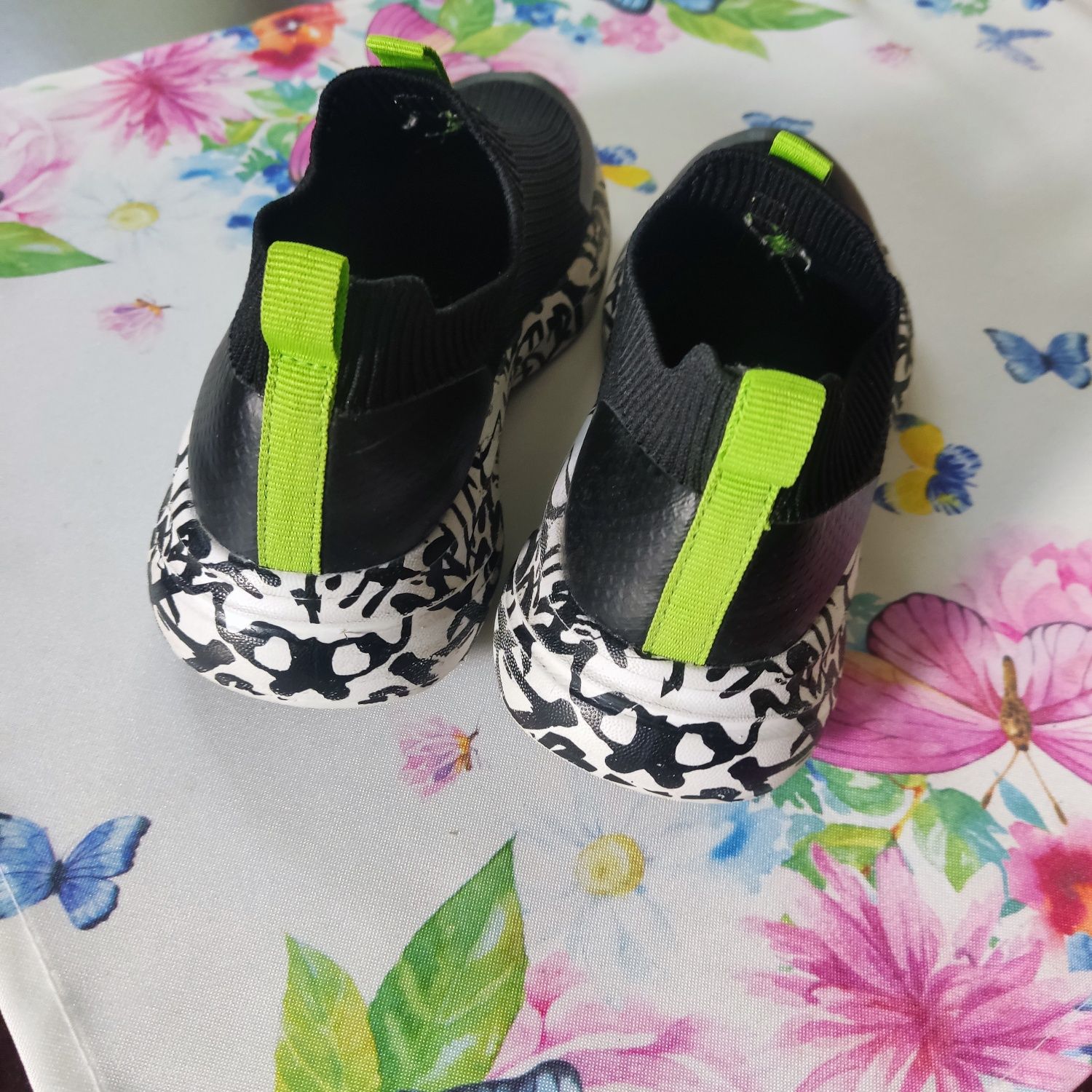 Sprzedam buty w bardzo dobrym stanie, rozmiar 30.