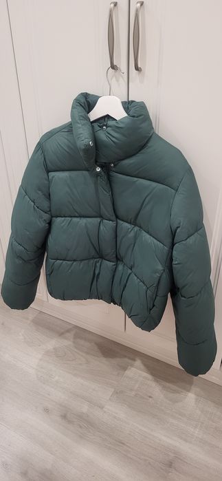 Casaco com novo.Tamanho xs .verde escuro