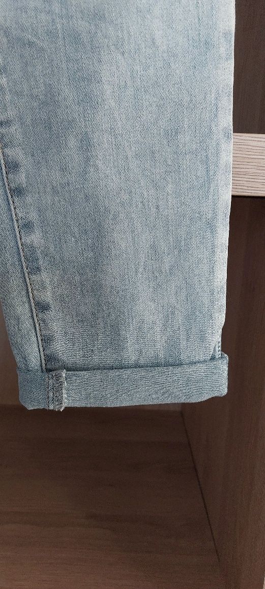 3D Denim Spodnie jeansowe na gumie z przetarciami wysoki stan Rozm. 42