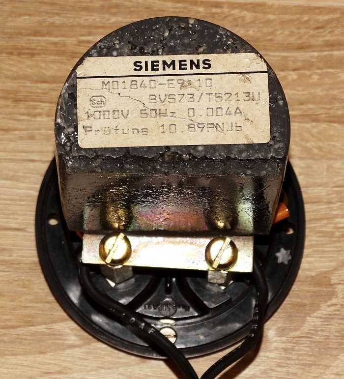 Miernik analogowy woltomierz tablicowy eA065 Schneider 1100 VAC RETRO