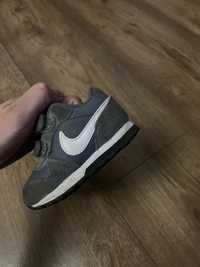 Buty Nike w rozmiarze 19