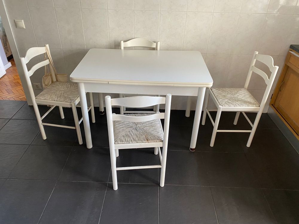 Mesa cozinha extensivel +4 cadeiras