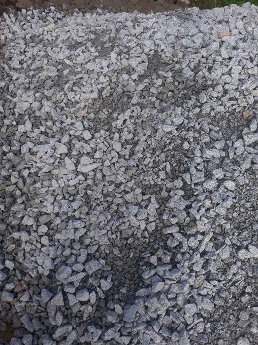 Ziemia czarnoziem piasek żwir kruszywa gruz podniesienie terenu