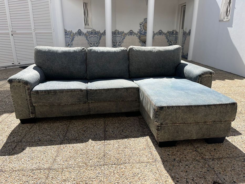 Sofá com  tapete