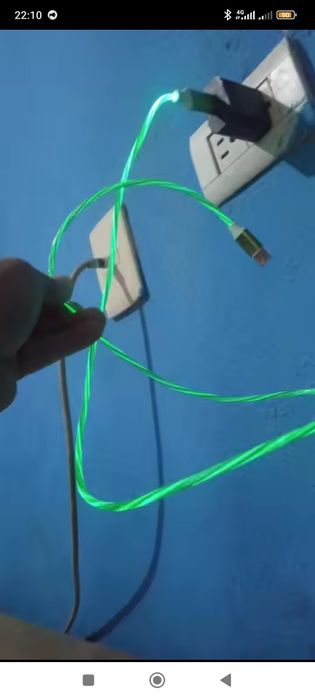 Неоновый ! USB type-c кабель для зарядки , очень эффектно смотрится ,