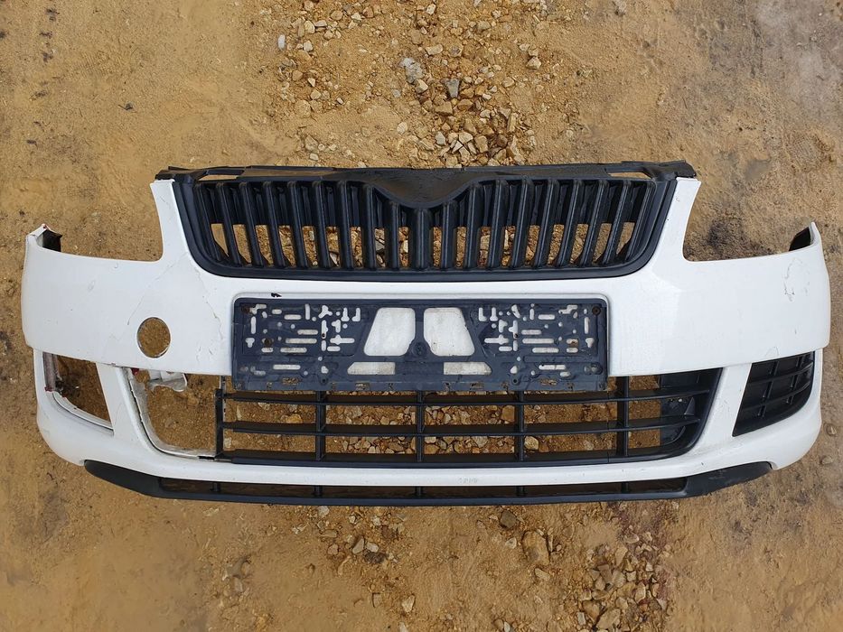 Skoda Fabia II Zderzak przód ROOMSTER GRILL KOD LAKIERU 9P9P