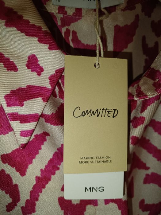 Blusa estampada com etiqueta