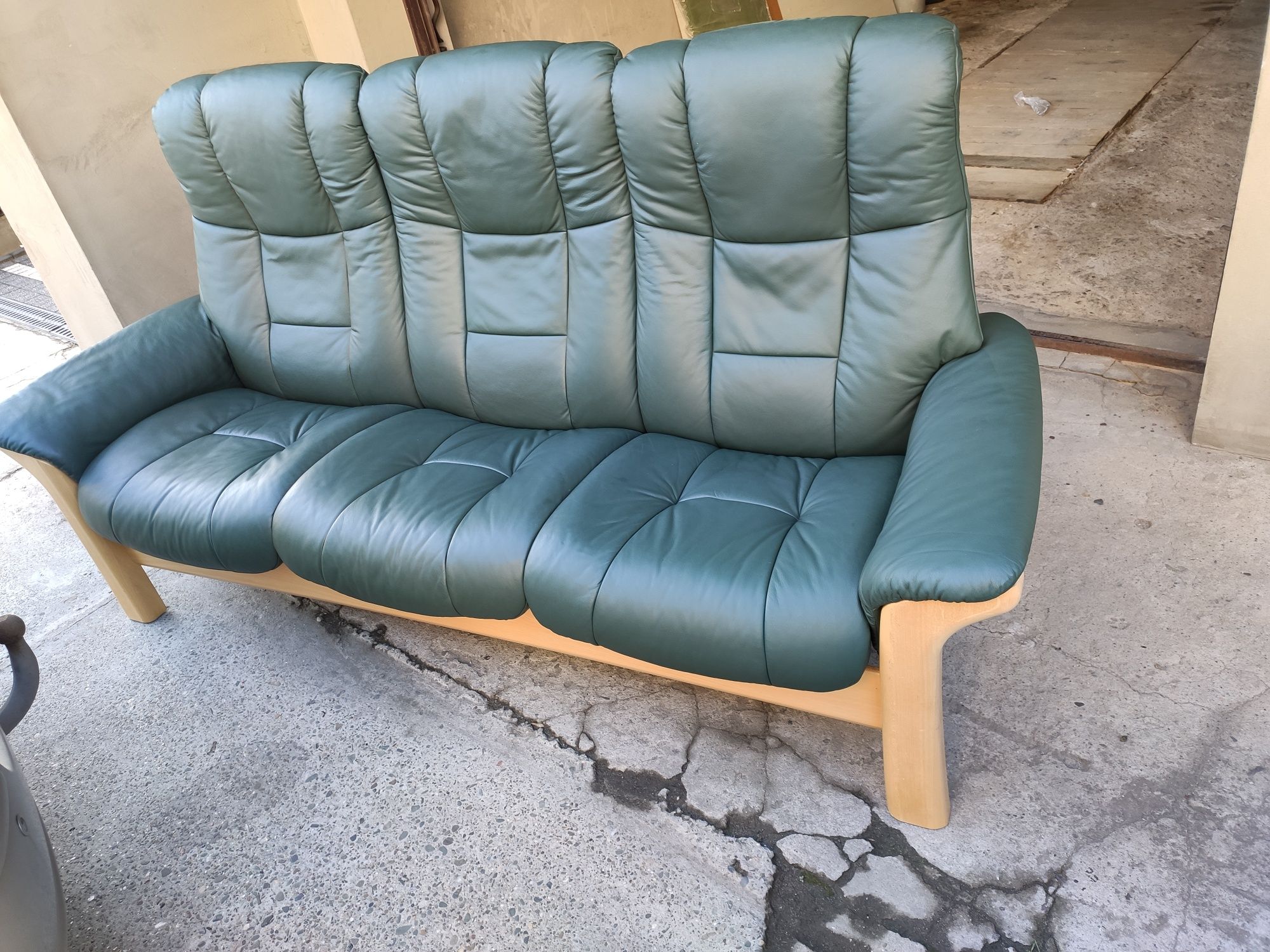Sofa skóra wypoczynek funkcja relax