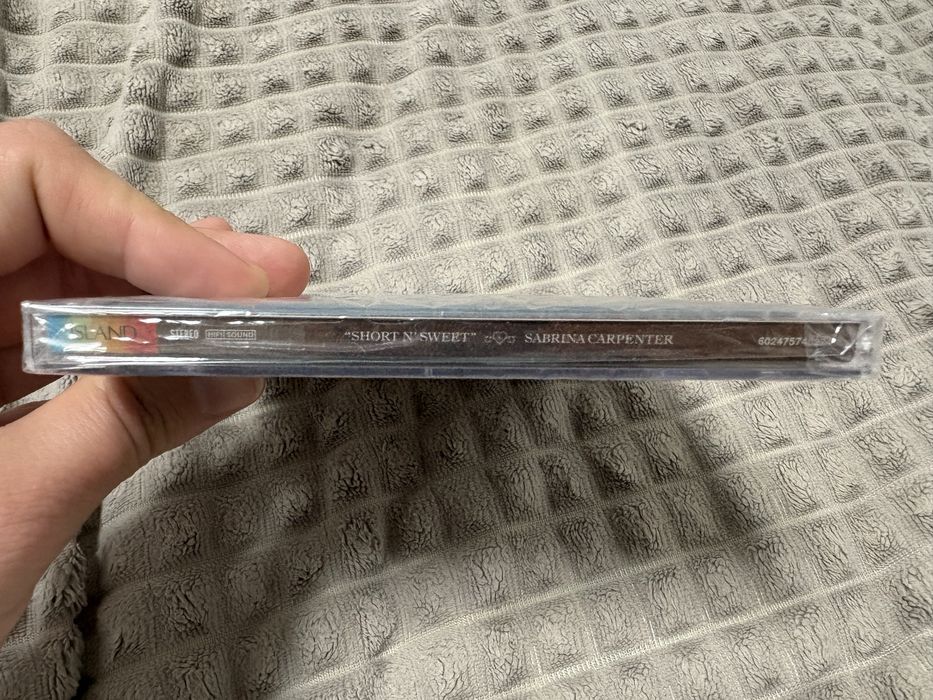 Новий CD Short n Sweet Sabrina Carpenter Сабріна Карпентер