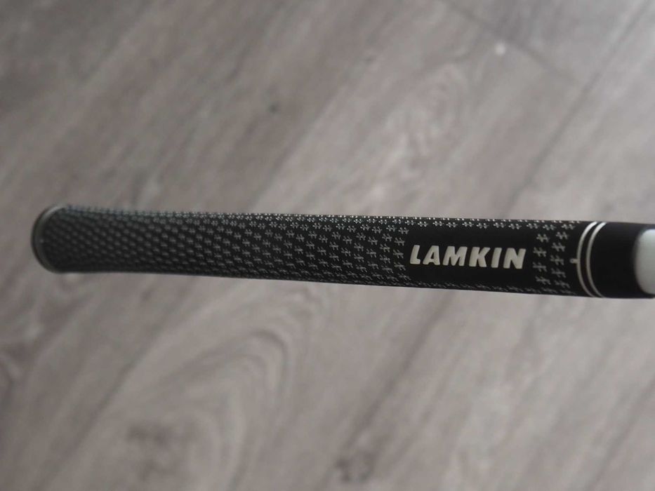 Kij do golfa TalorMade P790 Iron 7 Idealny na pierwszy kij Regular