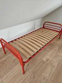 Czerwone łóżko metalowe 90x200
