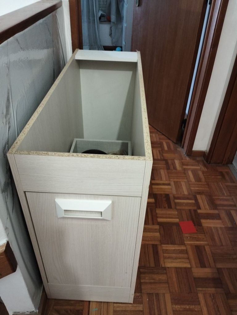 Secretaria menina com muita arrumaçao