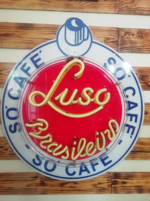 Neon Luminoso a funcionar