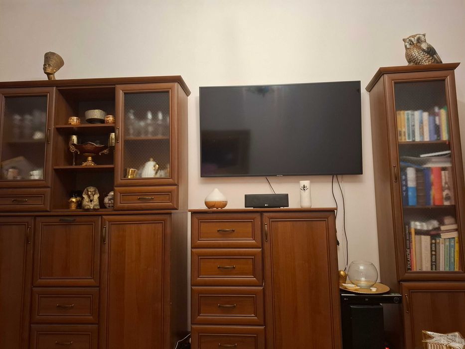 Zestaw mebli pokojowych komoda witryna kolor orzech Bodzio