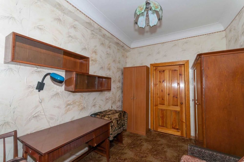 Здається 2-х к. кв. по вул. Воз"єднання Украіни (біля Манежу)