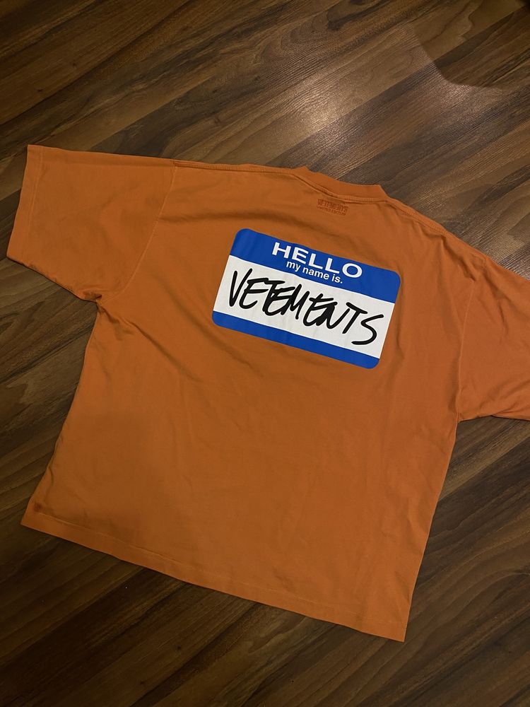 Vetements Tee Hello My Name Is