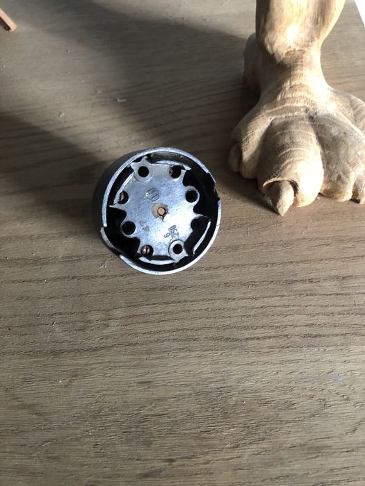 Ретро вимикач світла