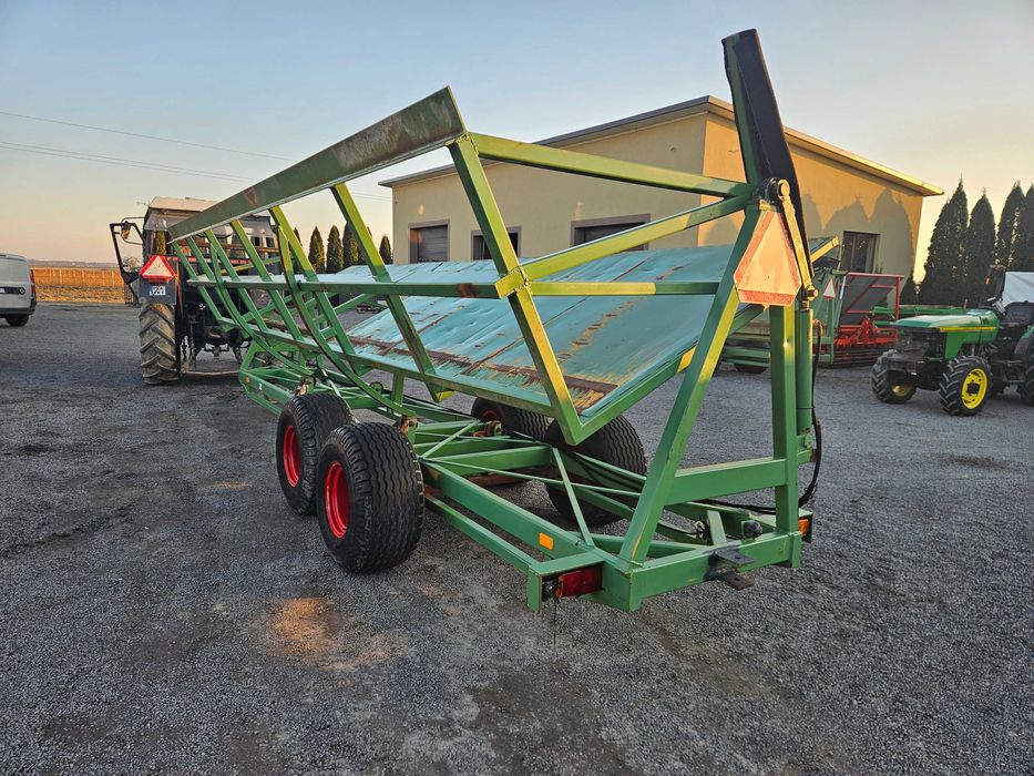 Przyczepa do zbioru marchwi Pietruszki warzyw platforma Krakei