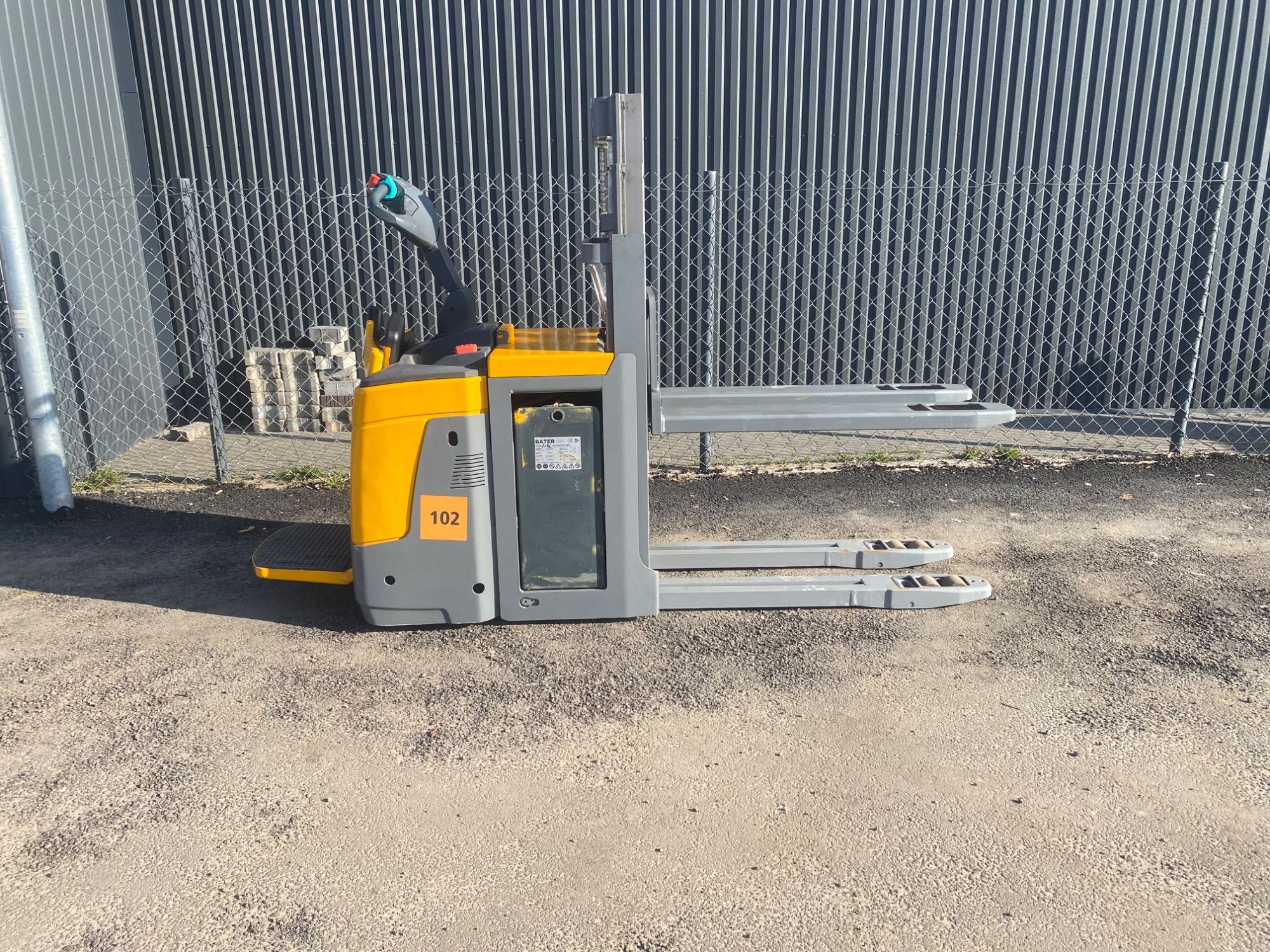 Jungheinrich ERD 220 wózek elektryczny 2000kg podest paletowy unoszący