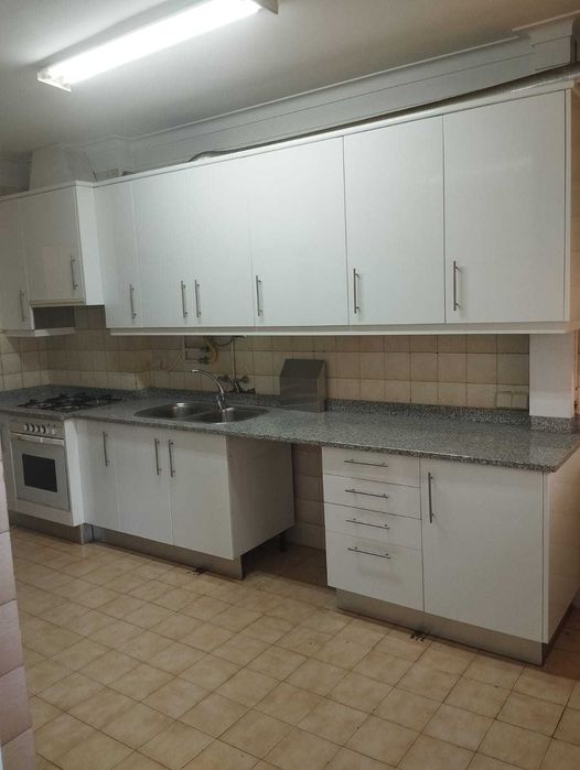 Cozinha em bom estado de conservação