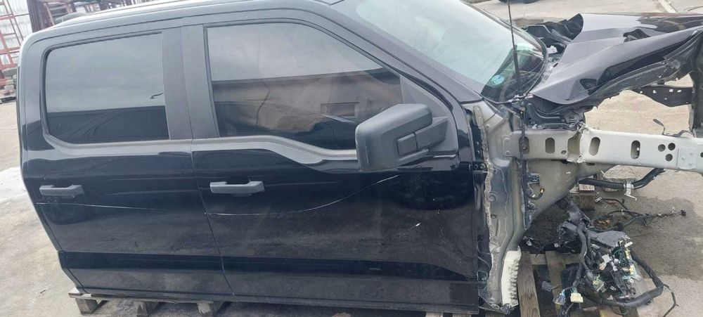 FORD F150 21R+ drzwi prawe przednie tyne   czarne kod lakieru UM
