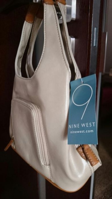 Nine West nowa mała do ręki torebka jasny bez