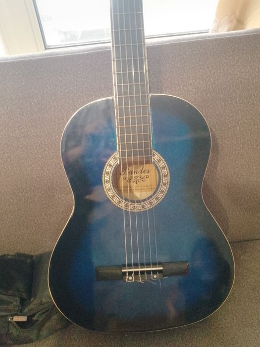 продаю класичну гітару