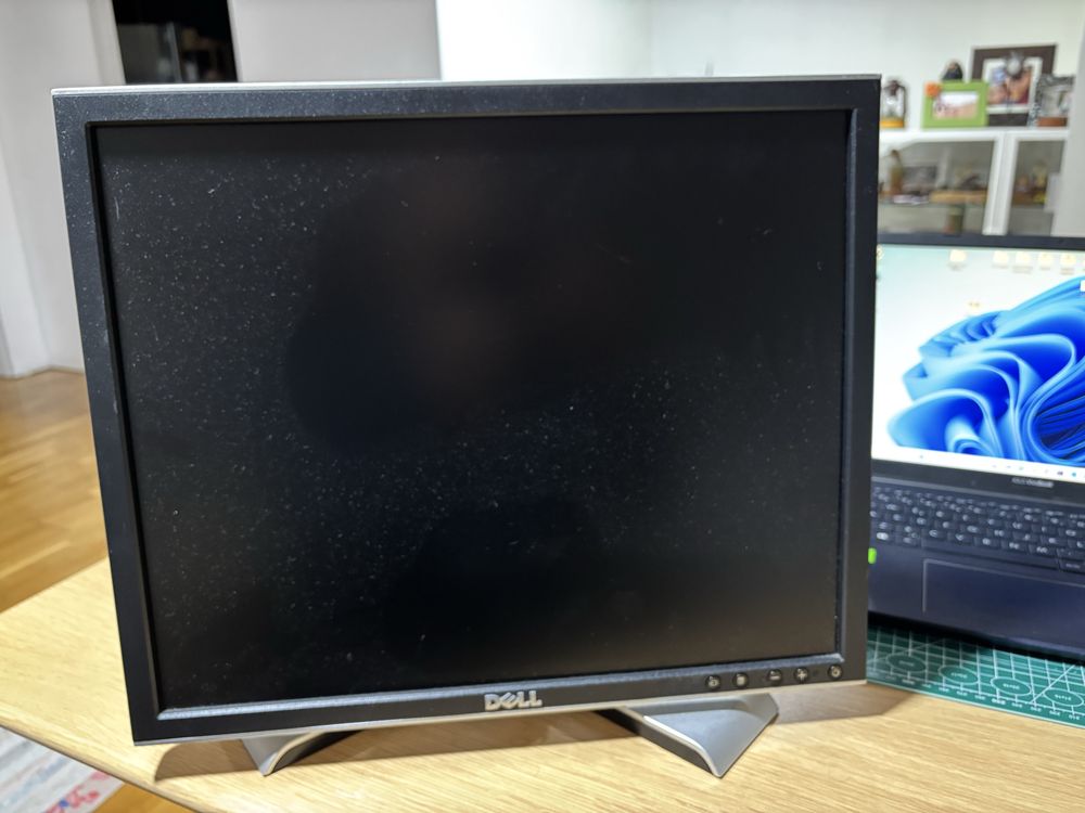 Monitor Dell Modelo 1908FPC a funcionar corretamente