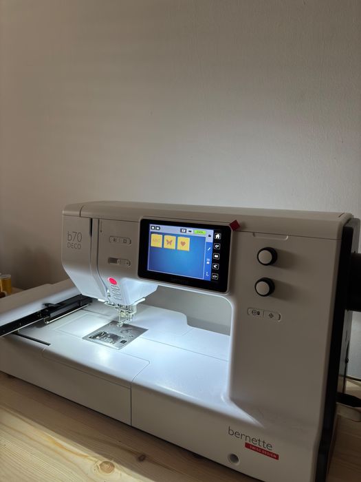 Máquina de bordar Bernette 70 Deco — Como nova + extras