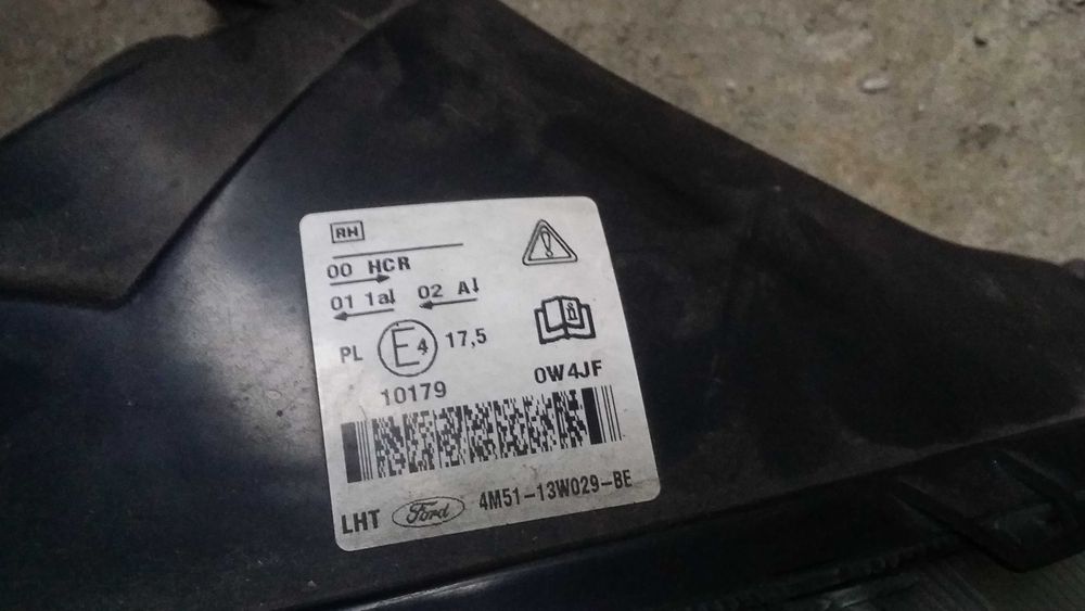 Reflektor lampa prawa Ford Focus mk2 II Europa