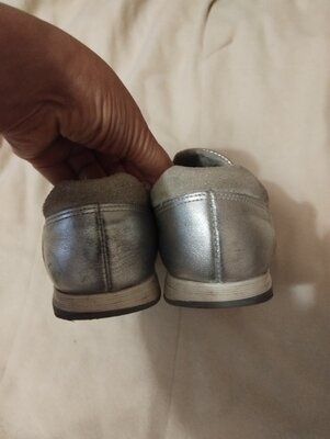 Дитячі шкіряні кросівки