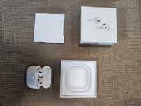 Air pods4 com caixa aberta