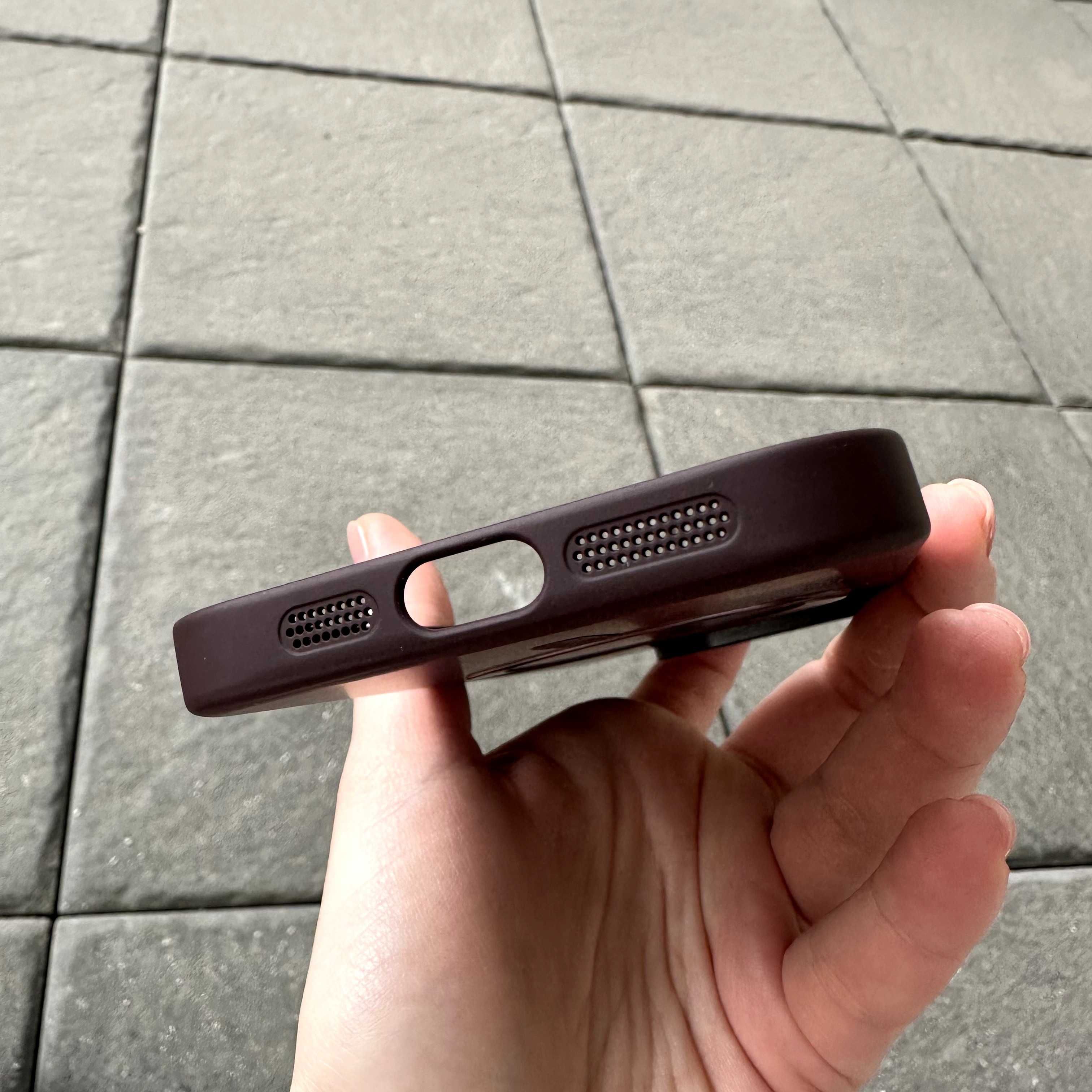 Etui magnetyczne Apple MagSafe do iPhone 14 Pro