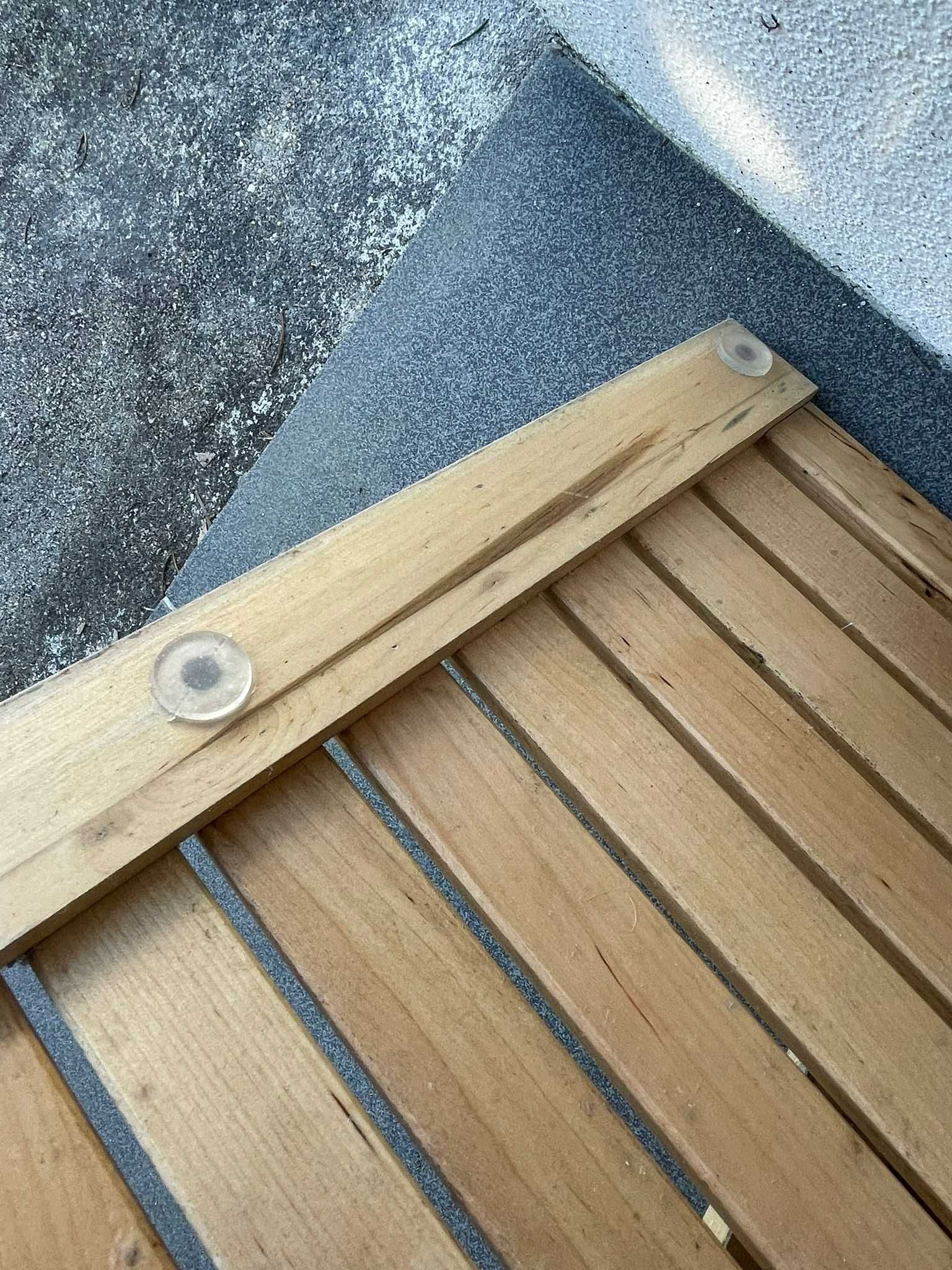 Deck madeira para saída de chuveiro