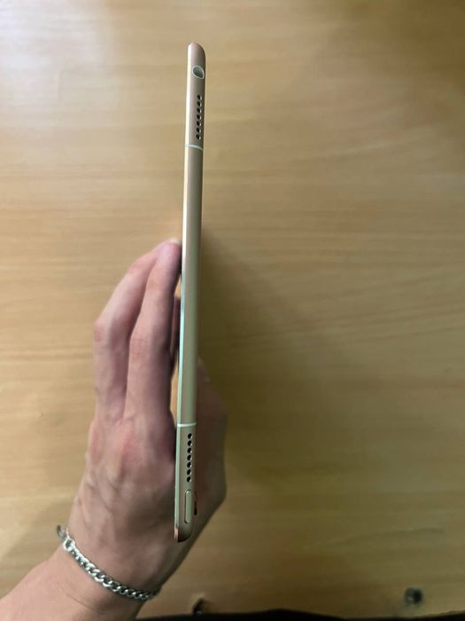 IPad 9.7 Pro 256GB LTE Gold AKB 94% в подарунок захисне скло