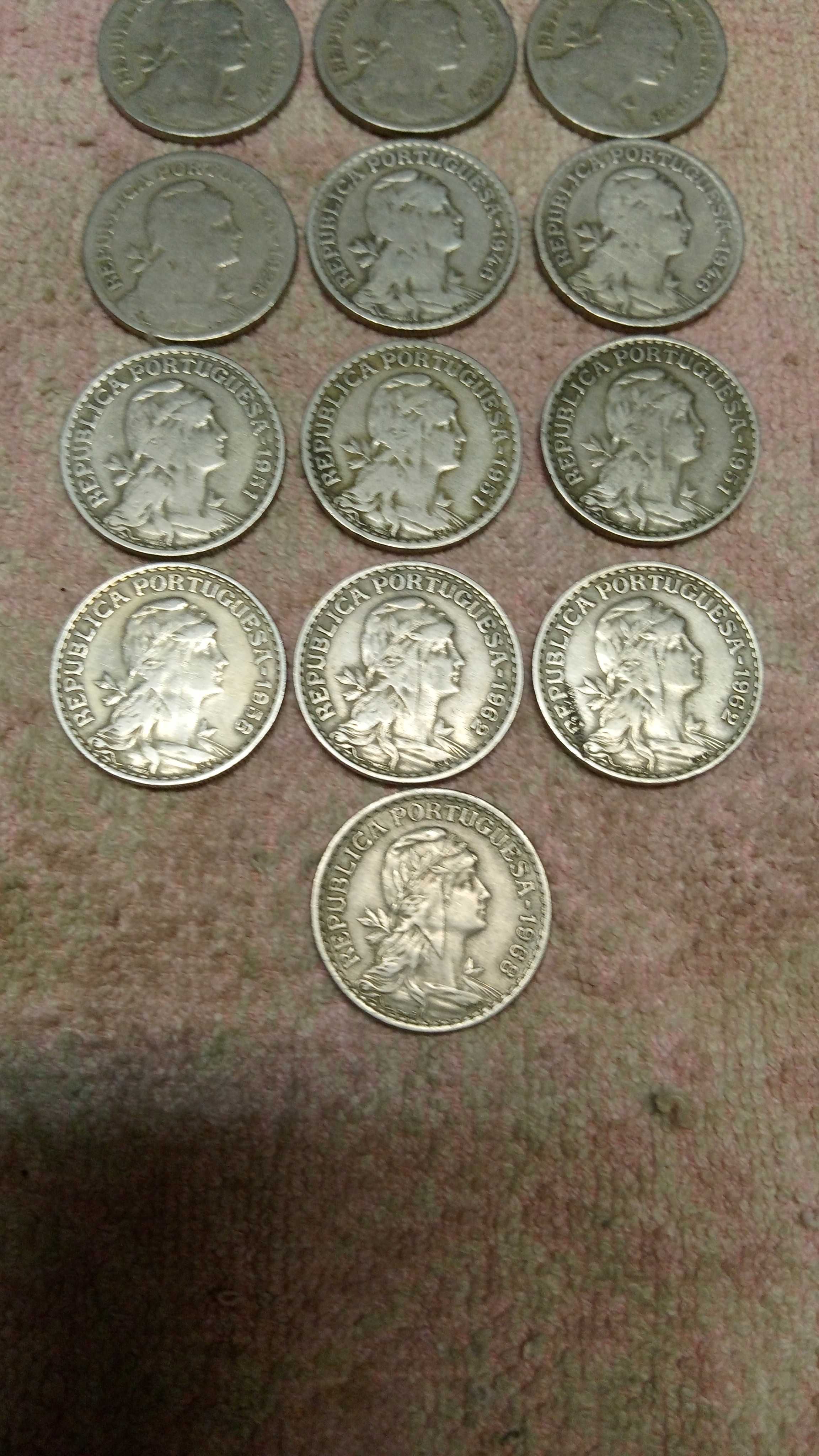 Moedas de 1 escudo antigas