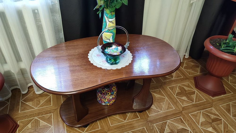 Продам столик журнальний