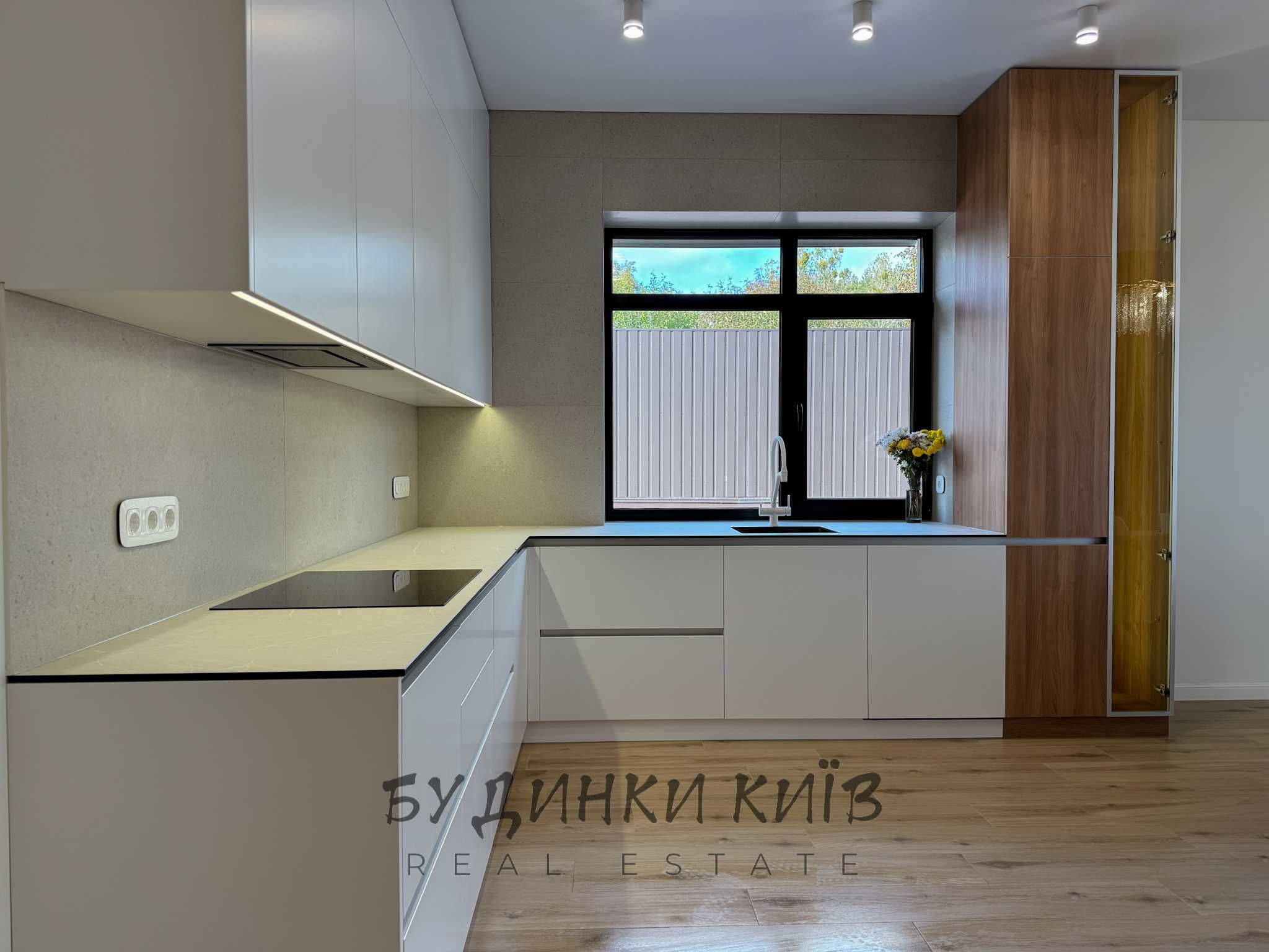 Продаж  будинку з ремонтом в закритому КМ White Stone у Стоянці