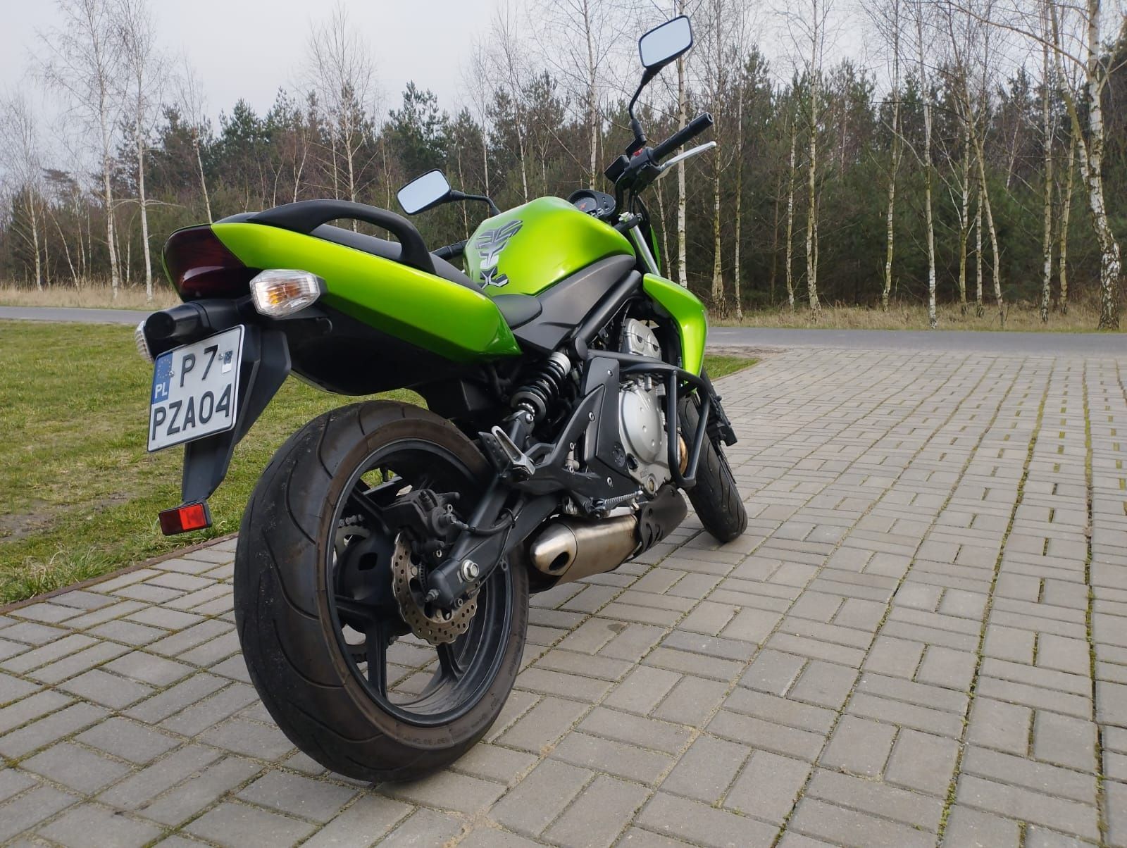 Motocykl Kawasaki R6N