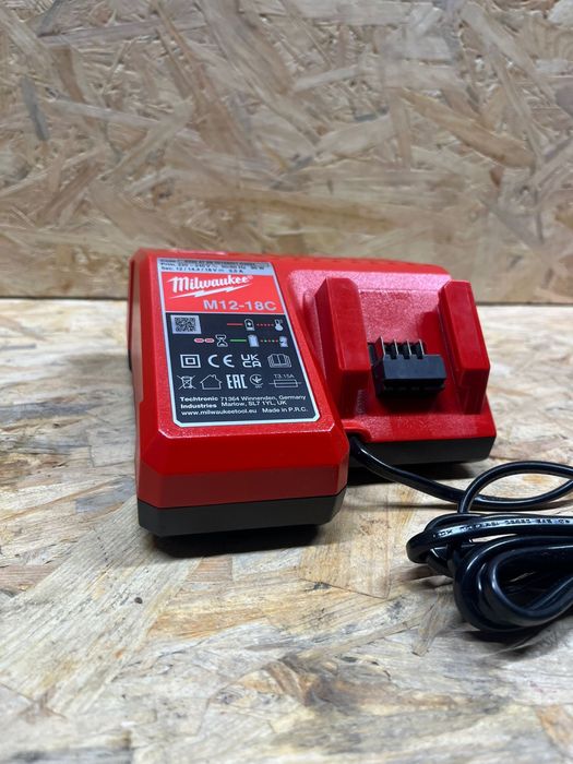 Ładowarka milwaukee M18 M12
