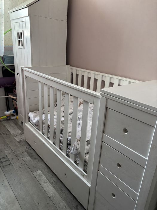 Zestaw mebli drewnianych Pinio łóżko 120x60 z przewijakiem + szafa