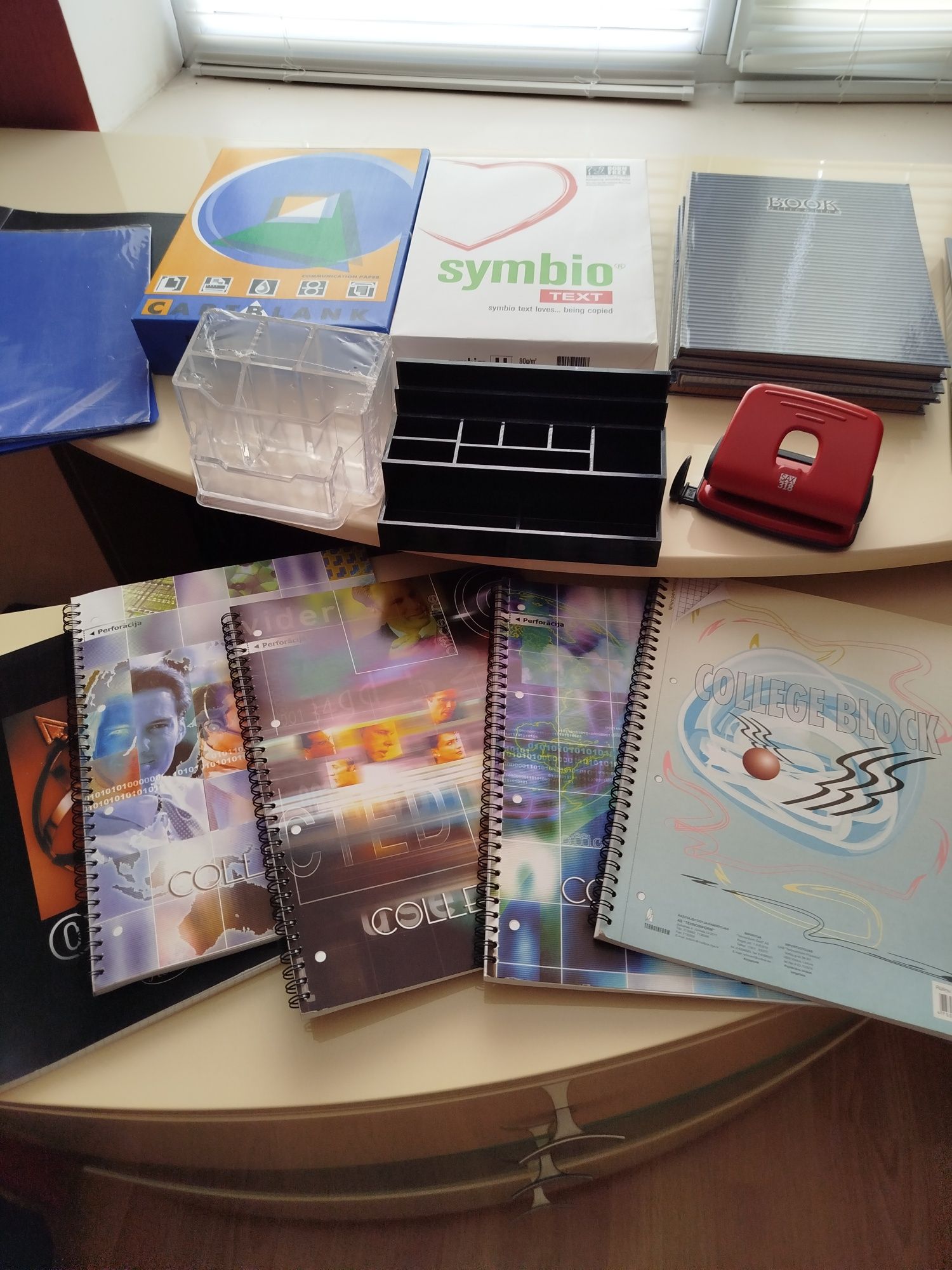 Канцтовари (офісний папір, коледж -блок А4, книга для записів та інше)