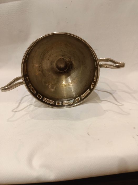 Sprzedam posrebrzane naczynia .